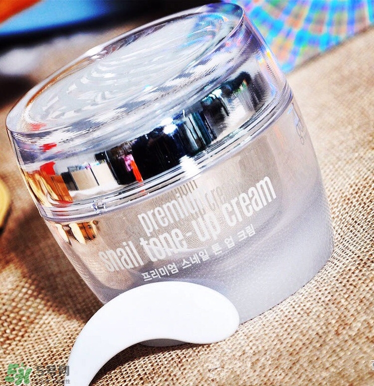 粉底液和素顏霜哪個(gè)好 素顏霜和粉底液的區(qū)別 粉底液和素顏霜哪個(gè)好 素顏霜和粉底液的區(qū)別