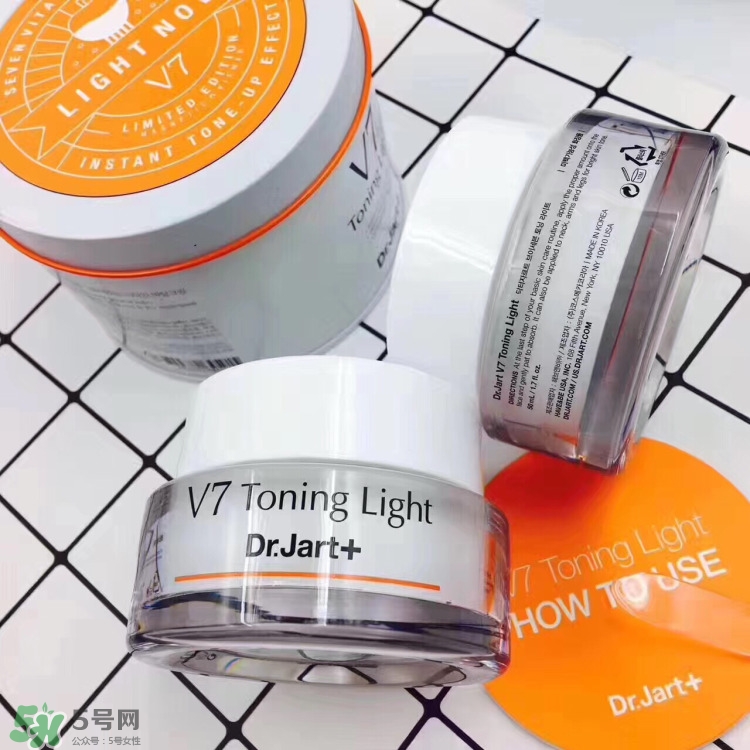 粉底液和素顏霜哪個(gè)好 素顏霜和粉底液的區(qū)別 粉底液和素顏霜哪個(gè)好 素顏霜和粉底液的區(qū)別