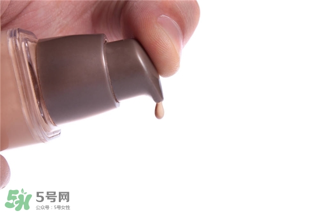 粉底液和cc霜同時(shí)用嗎 粉底液和cc霜的先后順序 粉底液和cc霜同時(shí)用嗎 粉底液和cc霜的先后順序