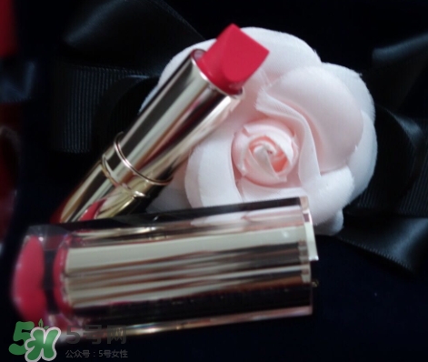 雅詩蘭黛戀愛唇膏220心動色試色 雅詩蘭黛戀愛唇膏220心動色試色