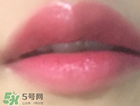 雅詩蘭黛戀愛唇膏220心動色試色 雅詩蘭黛戀愛唇膏220心動色試色