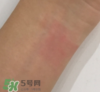 雅詩蘭黛戀愛唇膏220心動色試色 雅詩蘭黛戀愛唇膏220心動色試色