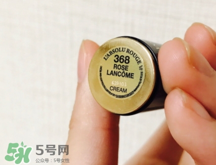 蘭蔻菁純唇膏小紅色是什么顏色？蘭蔻小紅色好看嗎