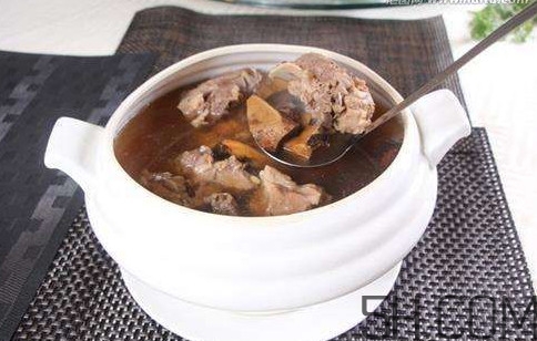 牛骨頭湯是補(bǔ)鈣的嗎？什么人不宜喝牛骨湯