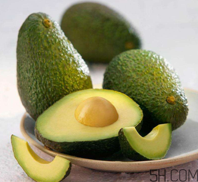 牛油果榨汁要加水嗎？糖尿病人吃牛油果的好處