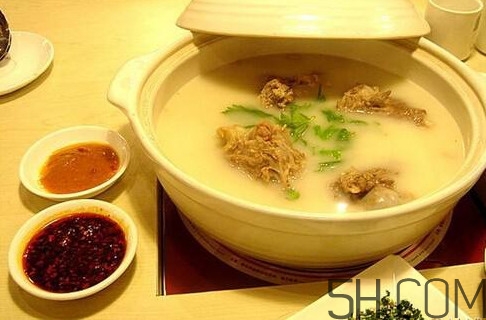 牛骨頭湯補(bǔ)什么？牛骨頭湯不能和什么一起吃