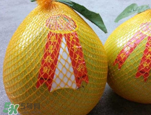 如何區(qū)分紅肉蜜柚真假？吃紅肉蜜柚有什么好處？