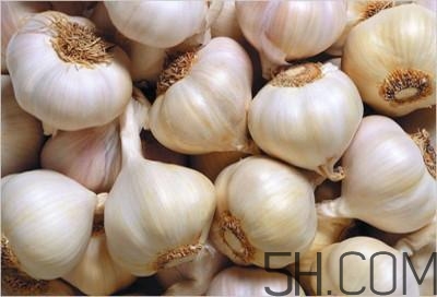 大蒜泡酒治什么?。看笏馀菥朴惺裁春锰?？