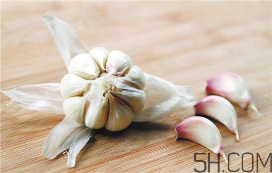 大蒜泡酒可以放冰糖嗎？什么藥酒中可以加冰糖？