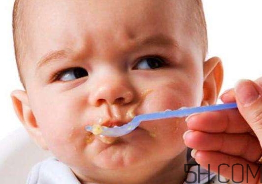 如何給寶寶斷奶？寶媽有妙招