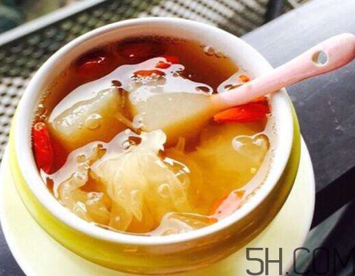 冰糖雪梨可以放紅棗嗎？冰糖雪梨可以放枸杞嗎？