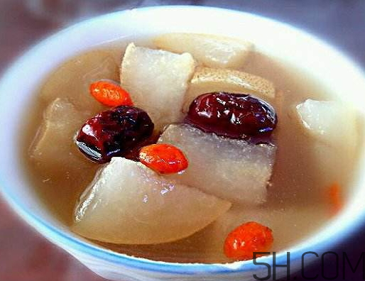 冰糖雪梨可以放紅棗嗎？冰糖雪梨可以放枸杞嗎？