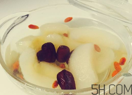 冰糖雪梨可以放紅棗嗎？冰糖雪梨可以放枸杞嗎？