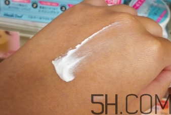 白肌美人素顏霜粉色和藍色哪個好？