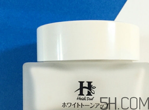 白肌美人素顏霜粉色和藍色哪個好？