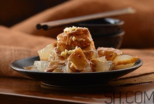 燜子和涼粉的區(qū)別 驢肉火燒燜子的做法 燜子和涼粉的區(qū)別 驢肉火燒燜子的做法