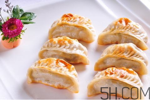 煎餃怎么煎才酥脆好吃？煎餃怎么做好吃？