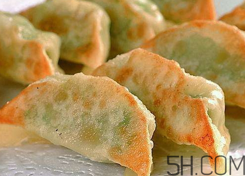 煎餃可以先蒸后煎嗎？煎餃是生煎還是熟煎？