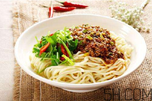 炸醬面可以用豆瓣醬嗎？炸醬面可以用黃豆醬嗎？