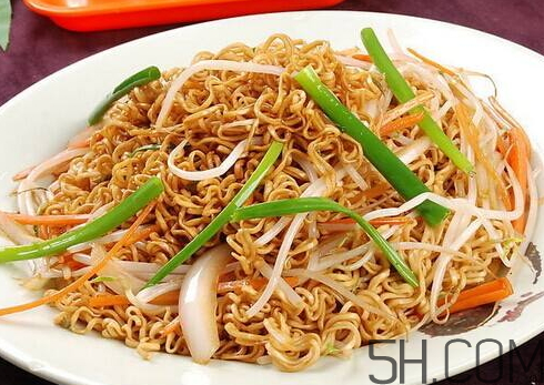 炒面可以隔夜吃嗎？炒面可以放多久？