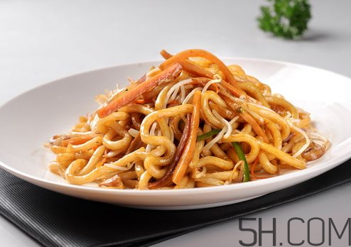 炒面可以隔夜吃嗎？炒面可以放多久？