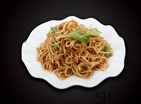 炒面可以隔夜吃嗎？炒面可以放多久？