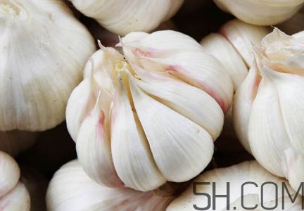 大蒜泡酒可以放冰糖嗎？什么藥酒中可以加冰糖？