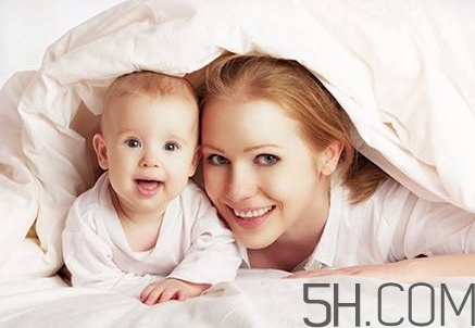 如何給寶寶斷奶？寶媽有妙招