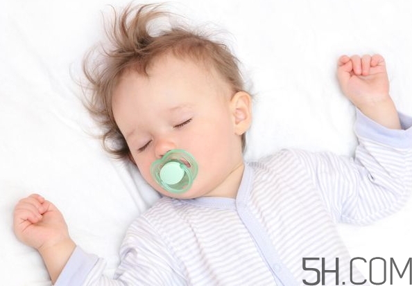 如何給寶寶斷奶？寶媽有妙招