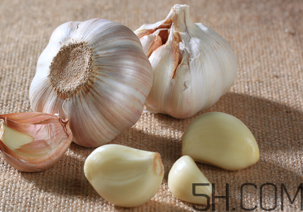 大蒜泡酒治什么??？大蒜泡酒有什么好處？