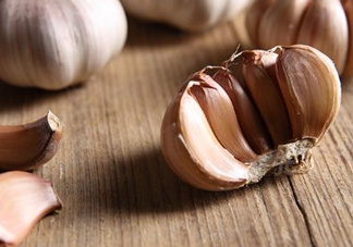 大蒜泡酒可以放冰糖嗎？什么藥酒中可以加冰糖？