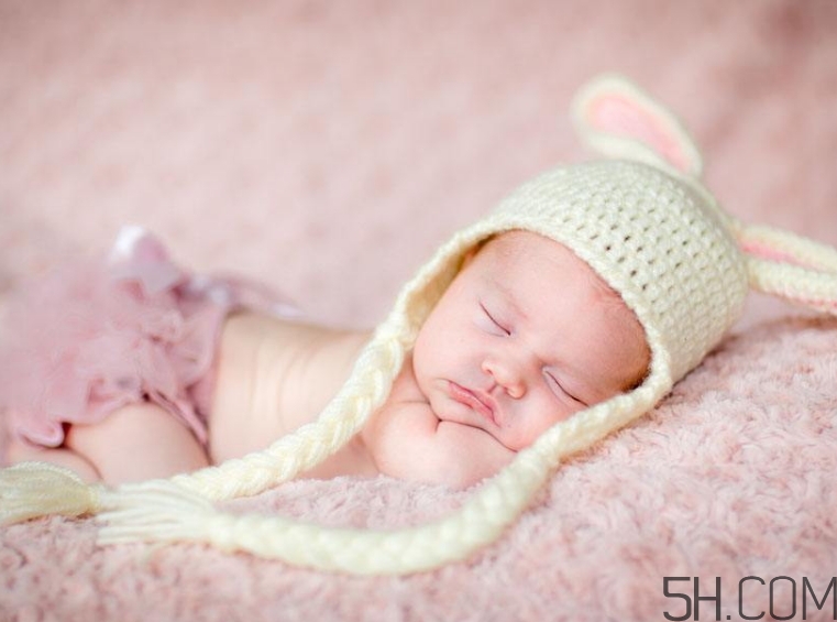 如何給寶寶斷奶？寶媽有妙招