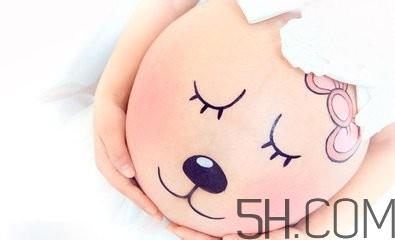 孕晚期見紅了肚子不痛怎么辦？孕晚期見紅是持續(xù)的嗎？