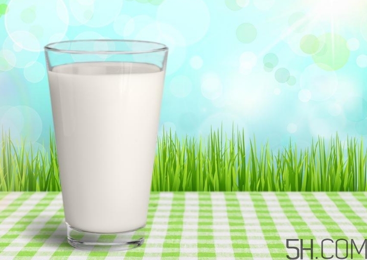 早上空腹喝牛奶好嗎？早上喝牛奶有什么好處？