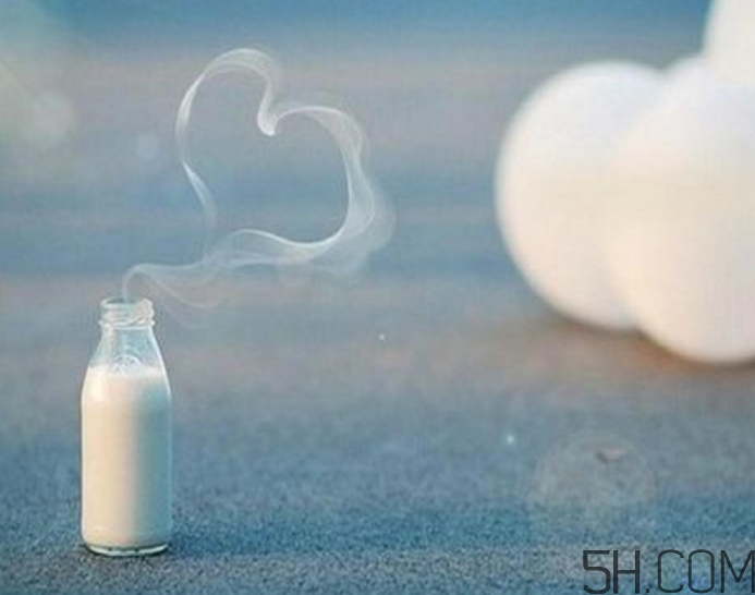 早上空腹喝牛奶好嗎？早上喝牛奶有什么好處？