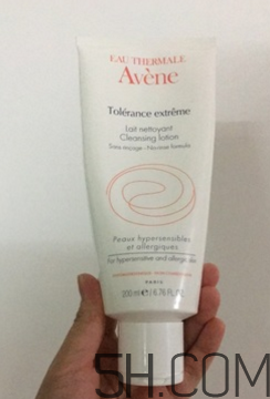 雅漾舒緩特護潔面乳怎么用？使用方法