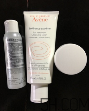 雅漾舒緩特護潔面乳怎么用？使用方法