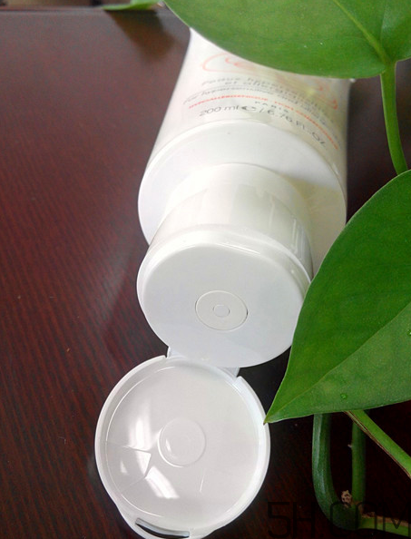 雅漾舒緩特護(hù)潔面乳怎么樣？好用嗎？