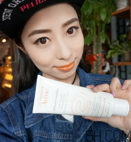 雅漾舒緩特護(hù)潔面乳怎么樣？好用嗎？