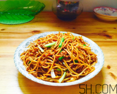 吃炒面會上火嗎？炒面吃多了好嗎？