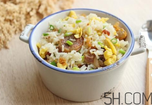 蛋炒飯可以放生抽嗎 蛋炒飯放生抽還是老抽？