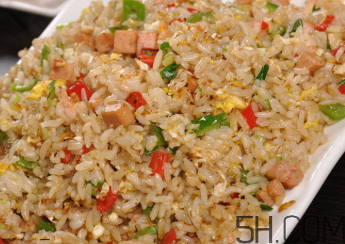 蛋炒飯可以放生抽嗎 蛋炒飯放生抽還是老抽？