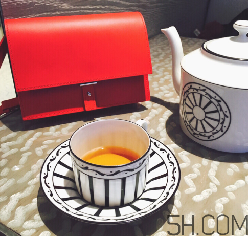 pb0110是什么牌子？pb0110包包怎么樣？