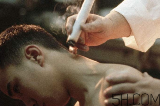 濕氣重艾灸灸哪個部位？艾灸盒的使用方法圖解