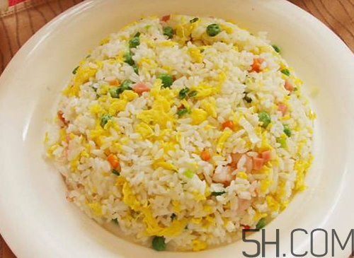 蛋炒飯?jiān)趺闯吹囊涣Ａ＃?炒飯如何粒粒分明？