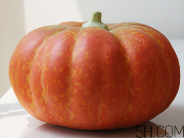 大閘蟹和南瓜一起什么人不適合吃？大閘蟹和南瓜一起吃要怎么辦？