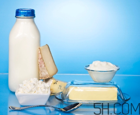 早上喝牛奶會長高嗎？早上喝牛奶會變白嗎？