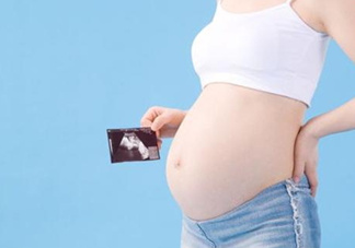 孕晚期見紅了肚子不痛怎么辦？孕晚期見紅是持續(xù)的嗎？