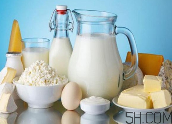 早上喝牛奶豐胸嗎？早上喝牛奶會胖嗎？