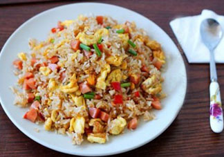 蛋炒飯可以放洋蔥嗎？蛋炒飯放洋蔥好吃嗎？